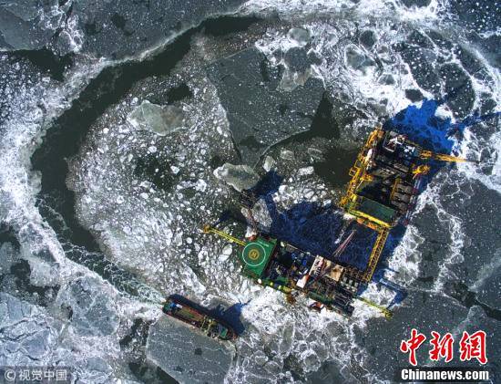 他们在中国最北的海上油田“抗冰” ，海冰撞击力堪比地震