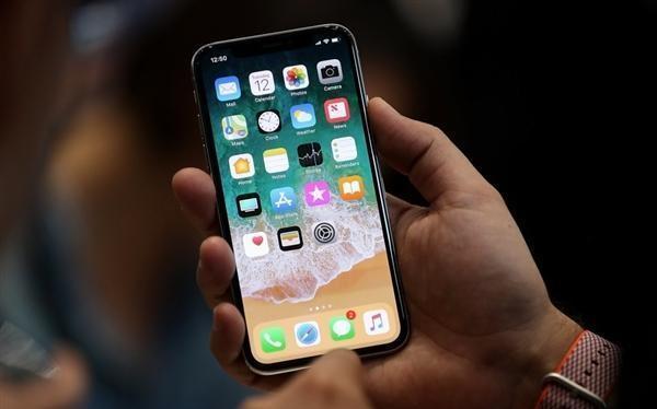 iPhoneX曝出新漏洞：收到来电屏幕延迟亮起且无法接听