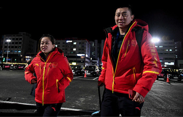 中国代表团7日举行平昌冬奥升旗仪式，运动员第一印象：冷