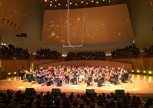 当申花遭遇上海爱乐乐团，这就是中超缺失的足球文化吧