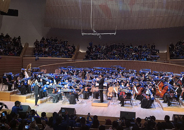 当申花遭遇上海爱乐乐团，这就是中超缺失的足球文化吧