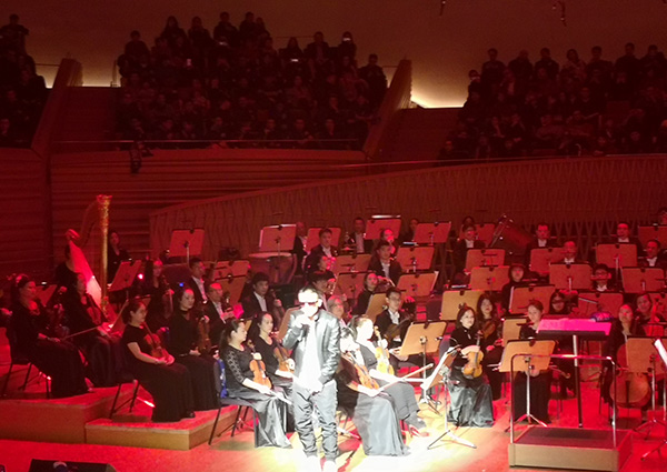 当申花遭遇上海爱乐乐团，这就是中超缺失的足球文化吧