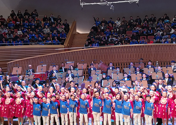 当申花遭遇上海爱乐乐团，这就是中超缺失的足球文化吧