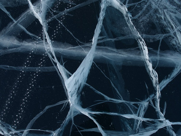 “午时明亮的日光下，湖面如镜”：一次穿越贝加尔湖的体验