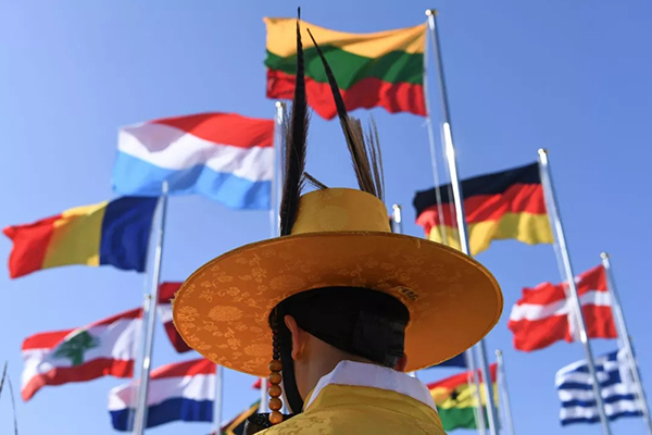 中国的冬奥记忆：他们披上国旗那一刻，无数人热泪盈眶