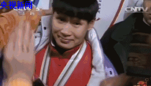 中国的冬奥记忆：他们披上国旗那一刻，无数人热泪盈眶