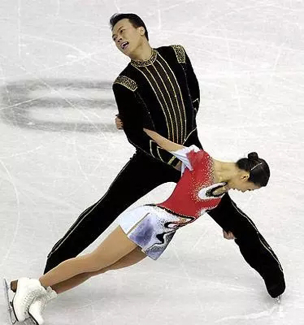 中国的冬奥记忆：他们披上国旗那一刻，无数人热泪盈眶