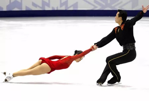 中国的冬奥记忆：他们披上国旗那一刻，无数人热泪盈眶