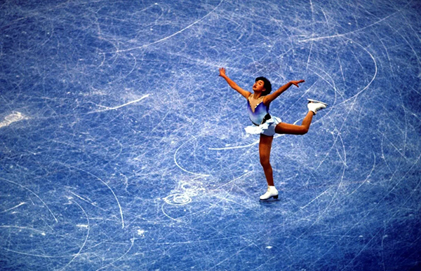 中国的冬奥记忆：他们披上国旗那一刻，无数人热泪盈眶