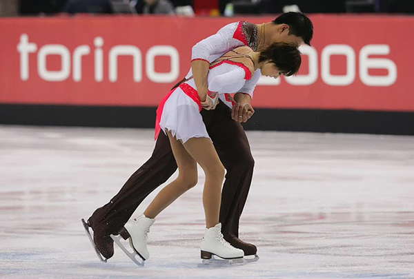 中国的冬奥记忆：他们披上国旗那一刻，无数人热泪盈眶