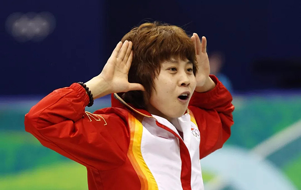 中国的冬奥记忆：他们披上国旗那一刻，无数人热泪盈眶