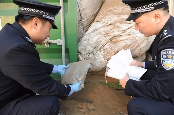 天津海关查获固体废物锌灰，共91个集装箱总计1944吨