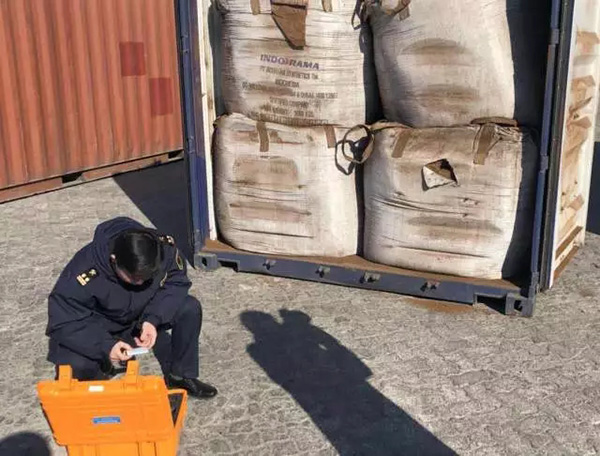 天津海关查获固体废物锌灰，共91个集装箱总计1944吨