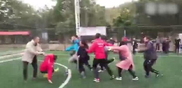 广东足协回应家长殴打教练事件：视频不完整，有人别有用心