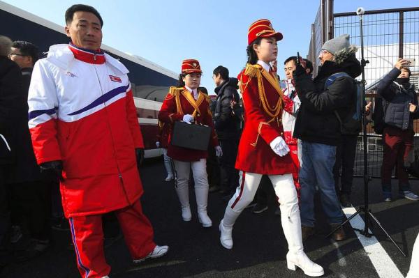 平昌冬奥倒计时丨图集：朝鲜拉拉队亮相冬奥入住仪式
