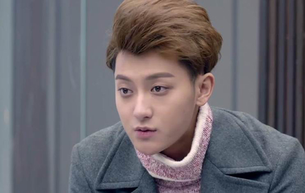 “大家好，我叫谢晓飞，一个隐秘而富裕的世家继承人”