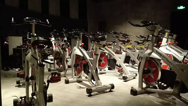 还在天天“游泳健身了解一下”？只会卖卡，活该你们倒闭