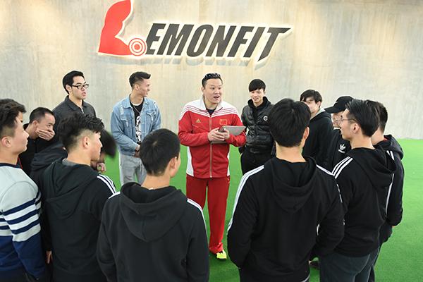 还在天天“游泳健身了解一下”？只会卖卡，活该你们倒闭