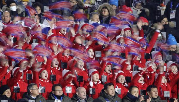 平昌冬奥丨开幕式朝鲜拉拉队养眼，这是满满东亚元素啊