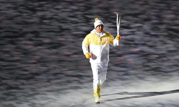 平昌冬奥丨“花滑女神”金妍儿点燃平昌冬奥主火炬