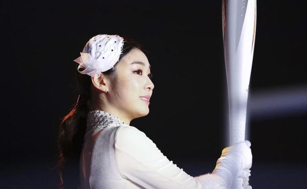 平昌冬奥丨“花滑女神”金妍儿点燃平昌冬奥主火炬