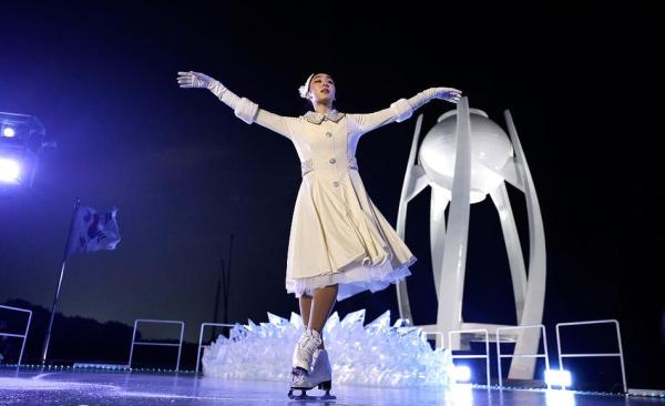 平昌冬奥丨“花滑女神”金妍儿点燃平昌冬奥主火炬