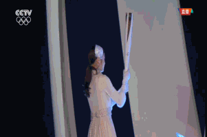 平昌冬奥丨“花滑女神”金妍儿点燃平昌冬奥主火炬