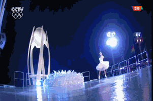 平昌冬奥丨“花滑女神”金妍儿点燃平昌冬奥主火炬