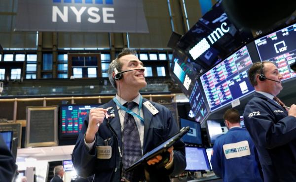 纽约股市9日盘中大幅震荡，至收盘三大股指均上涨逾1%