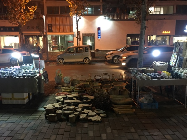 在景德镇逛市集：文创、夜市、“鬼市”
