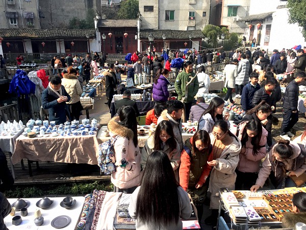 在景德镇逛市集：文创、夜市、“鬼市”