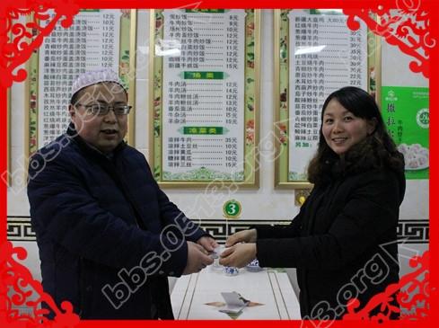 崇川区易家桥社区：上门发放回民补贴  增进民族感情.JPG