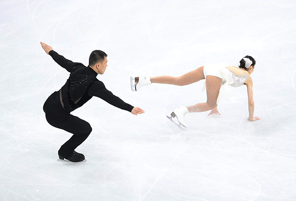 多位花滑名将频繁赛场摔倒，平昌冬奥的冰不行？