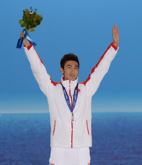 武大靖1000米短道速滑被判犯规出局，中国选手无缘决赛