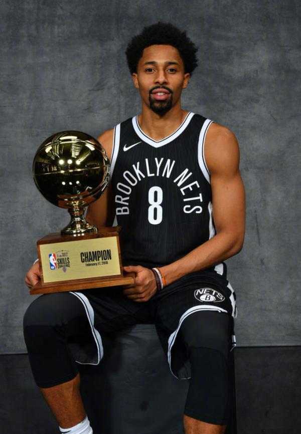 扣篮只会模仿，三分大赛“铁声”一片……这是实力致敬科比啊