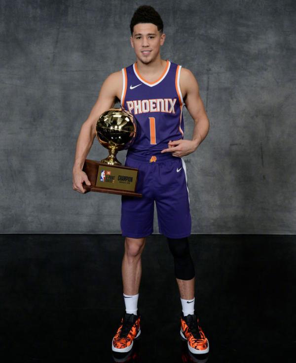 扣篮只会模仿，三分大赛“铁声”一片……这是实力致敬科比啊