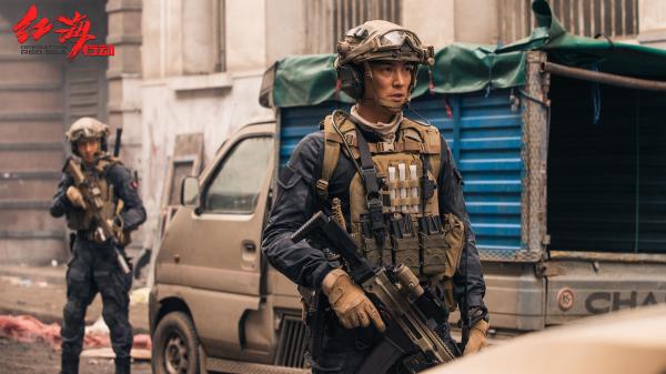 拍电影如果是烧钱，那就该烧成《红海行动》这样的