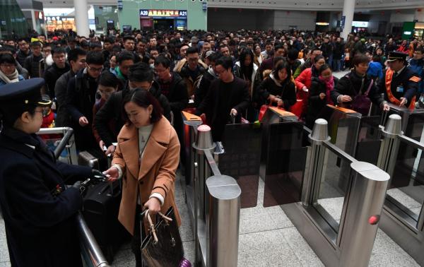 历史新高！全国铁路春运单日旅客发送量冲破1211万人次