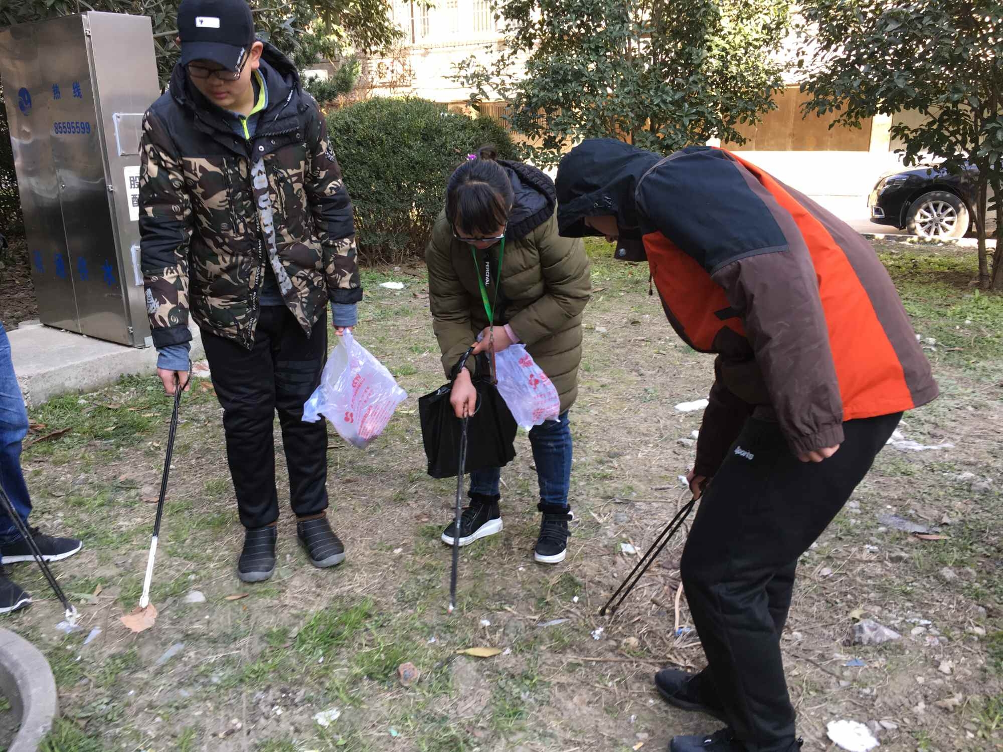 小小志愿者 扮靓家园保平安_副本.jpg