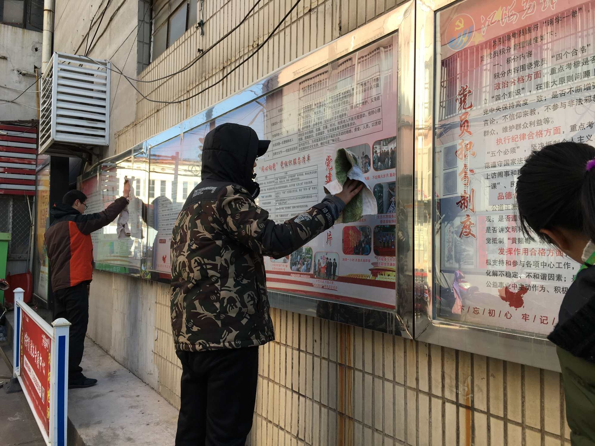 小小志愿者 扮靓家园保平安1_副本.jpg