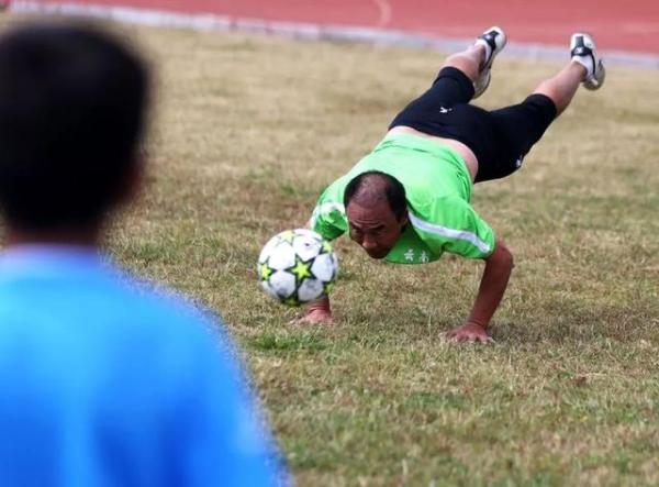 8位基层足球教练的2018：被家长骂回去，还是要干下去