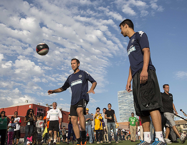 纳什转型足球欧冠解说，原来足球才是他的真爱啊