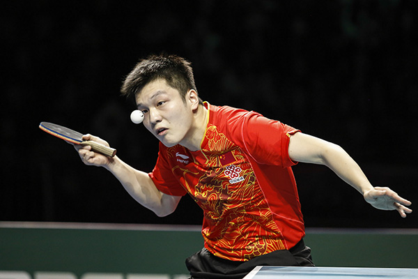 国乒横扫日本包揽双冠，刘国梁解说妙语：把对手捆成大闸蟹