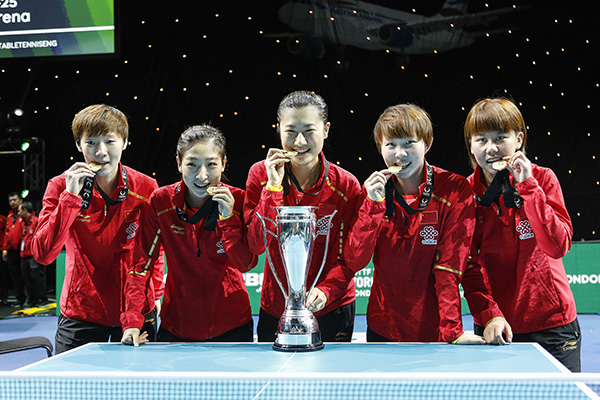 国乒横扫日本包揽双冠，刘国梁解说妙语：把对手捆成大闸蟹