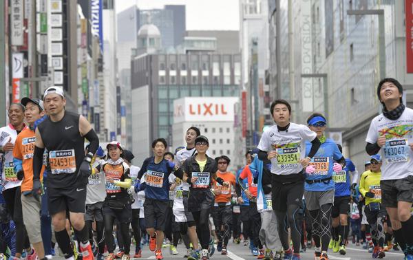 东京马拉松前十6个日本人，他们靠啥跑赢了黑人选手