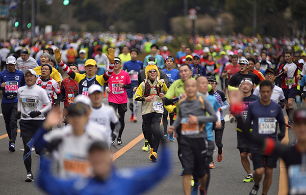 东京马拉松前十6个日本人，他们靠啥跑赢了黑人选手