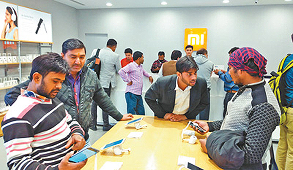 中国手机在印度咋“吸粉”？销售榜前十名九个为中国品牌