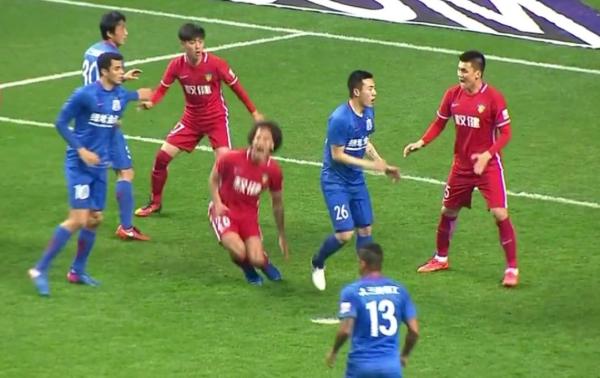 一律红牌！这些动作都是暴力行为，中超请收起你的戾气