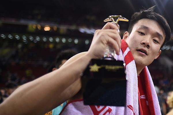 丁彦雨航卫冕联赛MVP，这个“独行侠外援”快去NBA吧