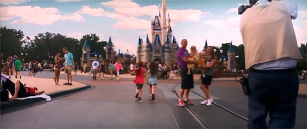 睡不着｜6岁那年，她的童年被乐园吞噬